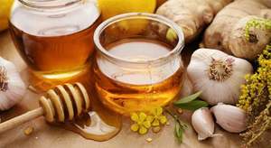 Ajo encurtido en miel en frasco, listo para comer, ajo dulce natural conservado con miel pura - Product Image 2