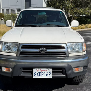 Toyota 4Runner SR5 4x4 usada, limpia, año 2000 - Product Image 1