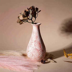 Vase à bouteille en céramique artisanale texturée rouge rustique pour table - Product Image 2