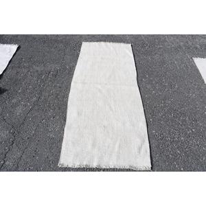 พรมวินเทจขนาดเล็ก 2.3x5.5 ฟุต พรมตุรกี พรมขนสัตว์ลายดอกไม้สีขาวเทา - Product Image 1