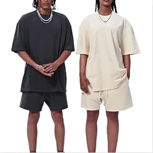 Ensemble de détente Saleh Enterprises : T-shirt en coton éponge surdimensionné et short assorti, tenue décontractée streetwear pour l'été - Product Image 2