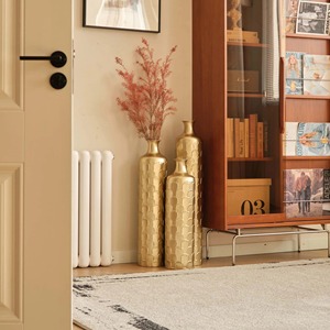 Juego de 3 Jarrones de Piso de Metal Dorado de Alta Gama, Adecuados para Decoración de Sala de Estar, Reuniones y Regalos Premium, Venta al por Mayor desde India - Product Image 6
