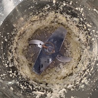 Automatische restaurantmachine voor het malen, hakken en vermalen van fruit, groenten, vlees, gember en knoflook; hoge efficiëntie, voedselveilig.