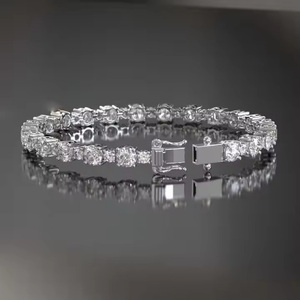 Bracelet rond en or jaune pour femmes avec diamants Cadeau pour la fête des mères Bracelets et joncs en moissanite - Product Image 2
