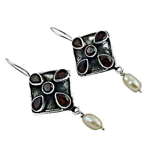 Boucles d'oreilles pendantes en argent 925 pour femmes, grenat vintage et perle d'eau douce, plaqué or, motif floral, émeraude comme pierre principale, bijoux - Product Image 1