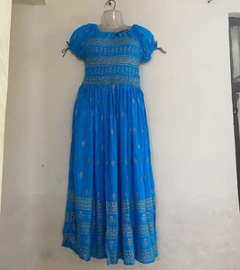 Robe longue en tissu rayonne pour dames Fourniture en gros Vêtements de plage Top pour femmes GC-AP-1385 de grossiste indien - Product Image 1