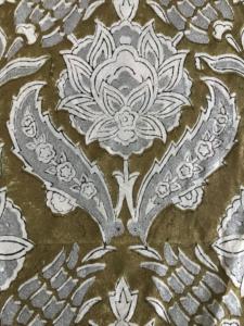 ผ้าฝ้ายพิมพ์ลายดอกไม้สีเทาอมเขียวมะกอกด้วยมือ - Product Image 2