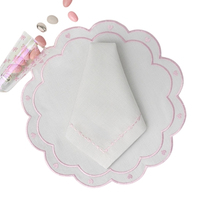 Ensemble de serviettes de table et de sets de table carrés jetables personnalisés en coton brodé à la main pour les mariages, les fêtes et les restaurants