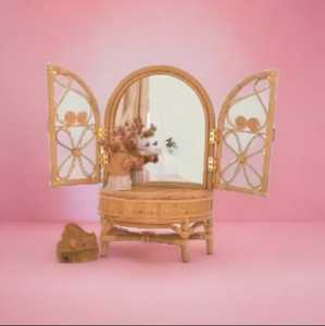 Poupée en rotin tissée au design unique Table de maquillage pour filles jouets mignons faits à la main en rotin belle coiffeuse Mini chambre pour filles bébé - Product Image 2