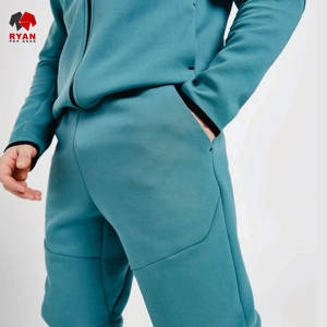 Survêtement sur mesure pour homme avec fermeture éclair, col à capuche et logo personnalisé, design OEM - Product Image 6