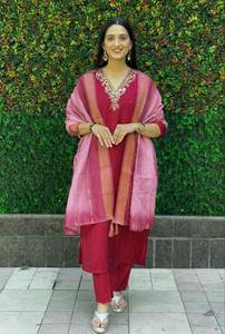 Conjunto Kurti de 3 piezas para mujer romana, Ropa Étnica de fiesta de estilo Vintage con bordado de seda viscosa, incluye pantalón Kurta y Dupatta - Product Image 2