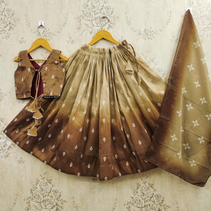 ชุดเลเฮนกาโชลีเด็กยาวคลุมพื้นผ้าโพลีเอสเตอร์พร้อมผ้าคลุมไหล่ ยี่ห้อโชรยัม แฟชั่น |   ชุดพิมพ์ลายดิจิทัลสีน้ำตาลกาแฟสำหรับเด็กผู้หญิง - Product Image 2