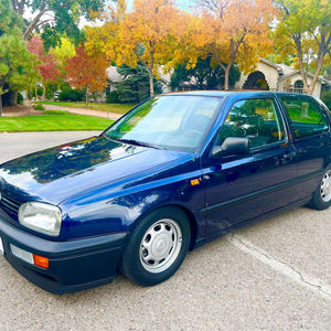 UTILISÉ 1994 pour Golf CL Volant à Gauche Norme Euro IV 5 Places 3 Mois - Product Image 1