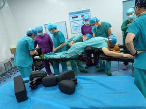 कार्बन फाइबर दोहरी रीढ़ की हड्डी फ्रेम रेडियोलुसेंट डिजाइन सी-आर्म और मिरी इमेजिंग के साथ संगत - Product Image 4