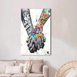 Lienzo Impreso: Pareja de Enamorados con Manos Entrelazadas, Decoración de Pared con Diseño de Grafiti, Enmarcado en Lienzo - Product Image 1