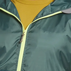 Veste de pluie enduite légère de haute qualité pour hommes pour l'hiver à capuche, avec fermeture à glissière respirante, décorée pour l'extérieur - Product Image 3