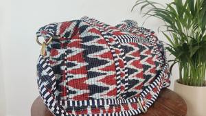 Le Souvenirs Sac de sport tactique en coton imprimé de blocs fait à la main Weekender Sport Ceinture détachable de grande capacité Fermeture à glissière Rouge - Product Image 4