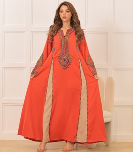 Vente en gros Abaya en satin de luxe personnalisée pour femmes Robe musulmane traditionnelle de haute qualité à manches volantées Conception libre pour les musulmans - Product Image 1