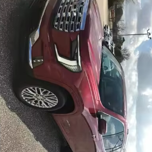 GMC Acadia Denali AWD SUV assez usagé à faible kilométrage Direction à gauche R18 Taille de pneu Son diesel Moteur Boîte de vitesses automatique Porte - Product Image 1