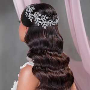 Diadema Bridella BHP353-S con Perlas Plateadas y Cristales de Aleación, con Ajuste Cómodo para Bodas Elegantes - Product Image 2