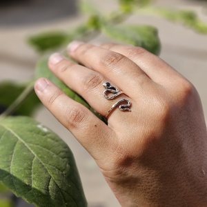 แหวนพลอยนิลสีดำอินเทรนด์คอลเลกชั่นใหม่น้ำหนักเบาสไตล์คลาสสิกสำหรับงานแต่งงานและงานเลี้ยง - Product Image 5