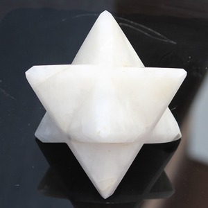 Vente chaude de étoiles Merkaba en quartz clair de 40 à 50 mm, qualité supérieure en gros, sculptures de pierres précieuses sculptées, mascotte Feng Shui - Product Image 3