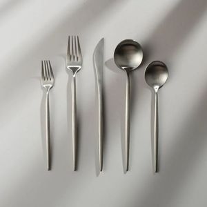 Ensemble de couverts en acier artisanal indien, cuillère et fourchette argentées, pour la maison, l'hôtel et la restauration - Product Image 6