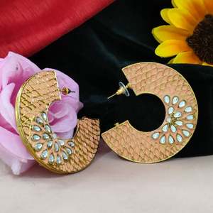 Pendientes de Moda Tradicionales Indios de Alta Calidad Vjoshijewels para Chicas, Colores Vibrantes, Intrincados Detalles en Meenakari, Kundan y Esmalte - Product Image 6