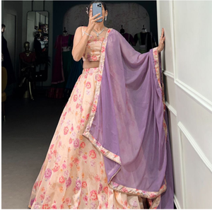 Estampado floral de seda Tussar de color melocotón Premium con trabajo hecho a mano Lehenga Choli Ropa de fiesta para mujer - Product Image 5