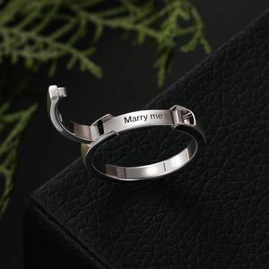 Bague médaillon Jeulia personnalisée gravée « Unité Éternelle » pour homme – Alliance classique en zircon - Product Image 6
