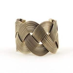 CleanDesign Metal <b>Bracelet</b> Focuses On Simplicity Comfort And Reliable Everyday Wear Performance - Product Image 1