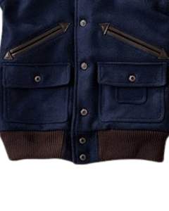 แจ็คเก็ตวาร์ซิตี้ผู้ชาย สีน้ำเงินกรมท่า ตัวเสื้อทำจากผ้าขนสัตว์ แขนเสื้อทำจากหนังสีน้ำตาล คอเสื้อแบบริบ ติดกระดุมแป๊ก สไตล์วินเทจ แบบนักศึกษา - Product Image 5