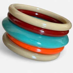 Brazaletes de Resina Impermeables de Diseño de Lujo para Mujer, Acabado Premium, Joyería de Moda, Personalizables para Exhibición en Boutiques - Product Image 2