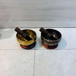 Bol chantant fait main en métal bronze traditionnel d'inspiration himalayenne avec design personnalisable pour la thérapie de bain par le son de guérison des chakras - Product Image 4