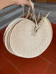 El precio más bajo Bamboo Handfan Palm Leaf Handfan Decor Artículo Handfan hecho a mano Muchos productos naturales de color - Product Image 2