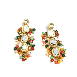 Ensemble de bijoux fins Kundan monocouche multicolores avec placage or, orné de perles et de diamants, idéal pour les mariages, les fêtes ou comme cadeau - Product Image 3