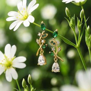 Boucles d'oreilles Jeulia Midsummer Night Dew Drop, design feuille - Product Image 4