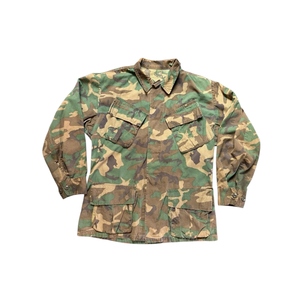 Uniforme de camouflage jungle vintage américain vietnamien des années 1960 pour reconstitutions historiques - Product Image 1