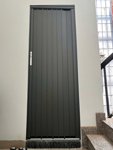 Portes pliantes en aluminium avec panneaux solides, conception résistante aux odeurs, prise en charge par un service technique en ligne, options quantité minimale de commande disponibles - Product Image 3