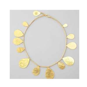 Ensemble collier et boucles d'oreilles en résine plaquée or moderne de haute qualité, style médaille, bijoux indiens de Dubaï (EAU) avec impression numérique sculptée - Product Image 3