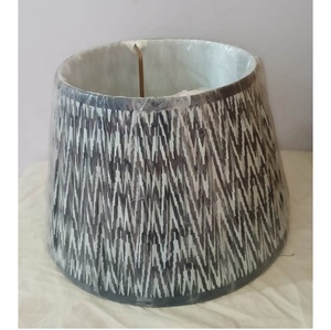 Mini abat-jour blanc en toile de jute naturelle moderne fait à la main avec anneau en métal pour lustres suspendus à usage intérieur - Product Image 1