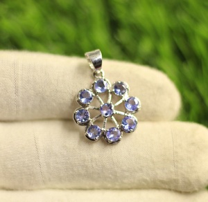 Pendentif minimaliste en Tanzanite naturelle AA+ 4 mm en argent sterling 925 serti clos pour femme, idéal pour un anniversaire - Product Image 3