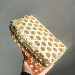 Boîte de rangement artisanale en bambou de style vietnamien rustique ; Contenant naturel tissé à la main pour l'emballage de cadeaux et la décoration. - Product Image 3