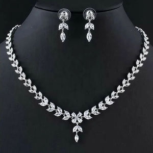 ชุดสร้อยคอและต่างหูเพชรโมอิสซาไนต์หรูหรา ประดับด้วยดีไซน์กิ่งไม้ สร้อยคอหรูหราสำหรับผู้หญิง เหมาะสำหรับงานแต่งงานและเป็นของขวัญ - Product Image 1