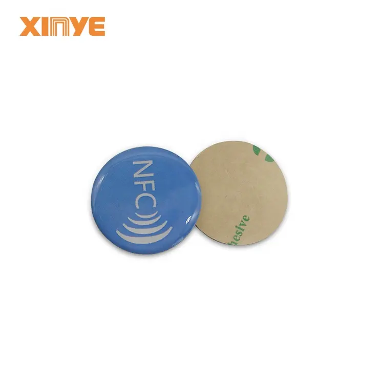 แท็ก NFC ป้ายทางเข้ายาม NXP-NTAG213ป้องกันโลหะ HF 13.56เมกะเฮิร์ตซ์เส้นผ่าศูนย์กลาง25มิลลิเมตรโลโก้ที่กำหนดเองรอบเคลือบกระดาษ ISO 14443A