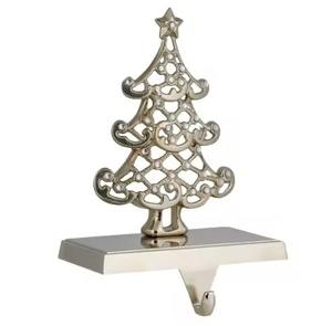 Arbre de Noël en métal fini argenté Décor de table de fête élégant Accent de pièce maîtresse de vacances moderne pour cheminée d'étagère ou utilisation d'événement - Product Image 4