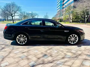 Ford Taurus 2019 en parfait état - Product Image 3