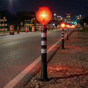 Kit de feux de signalisation solaires noirs avec clignotant rouge, étanche IP68, en aluminium et plastique, avec réflecteurs blancs en PC pour balisage routier - Product Image 4