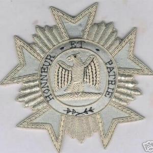 Insignias Bordadas a Mano con Lentejuelas y Decoraciones Metálicas, Marca Pomona International, Tipo Botón, Hechas en Pakistán - Product Image 4