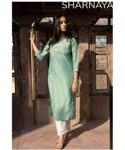 Modest Casual Long Pakistani SalwarKameez para mujeres en color blanco Velvet Boutique Style - Product Image 3